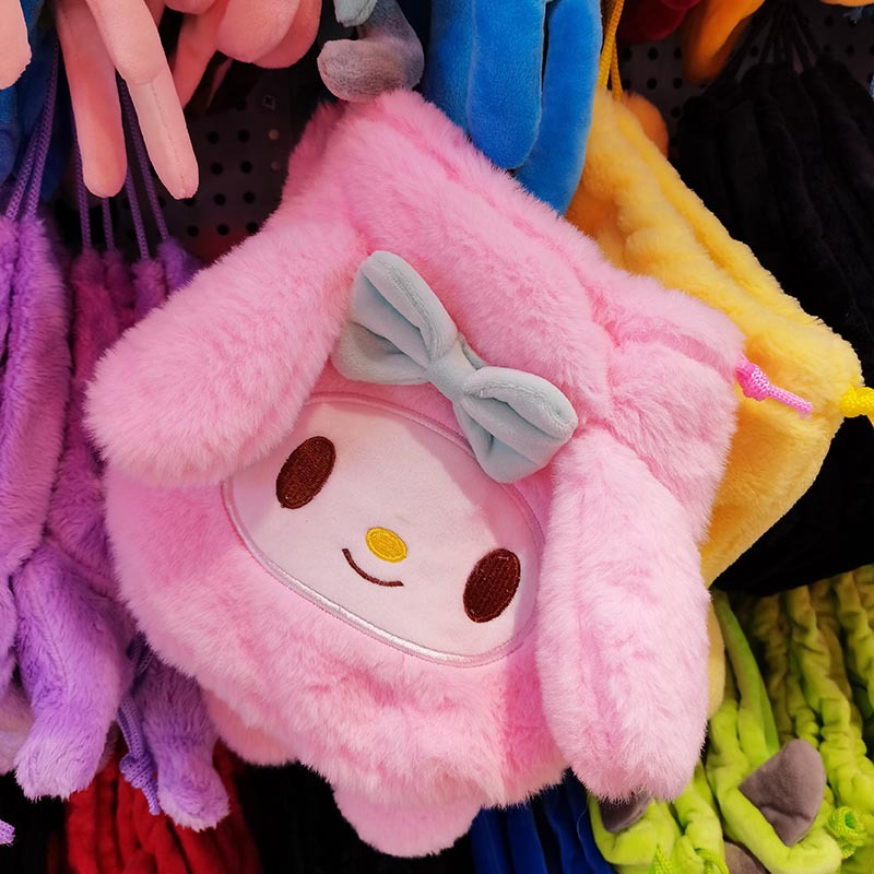 กระเป๋าหูรูดลายการ์ตูน เนื้อผ้าขนปุยนุ่ม ขนาดเล็กพกพาง่ายข้างในบรรจุได้เยอะ - รูปที่ 2