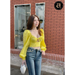 aileen set2ชิ้น เซทเสื้อครอปสีเหลืองมาพร้อมกางเกงยีนส์ มีโค้ดลดเพียงกดติดตามร้าน ส่งของทุกวัน  ราคาถูกมาก