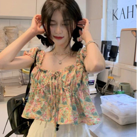เสื้อเบลาส์แขนพองลายดอกไม้ คอสี่เหลี่ยมผูกโบว์ SL6226