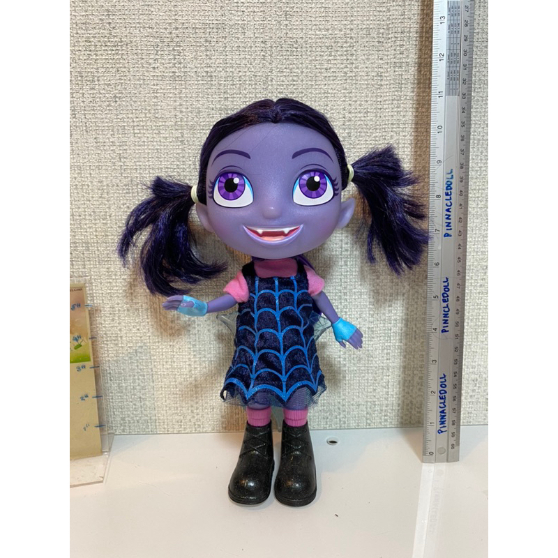 ตุ๊กตา Vampirina ของแท้ สภาพ99% มีไฟ และ มีเสียง