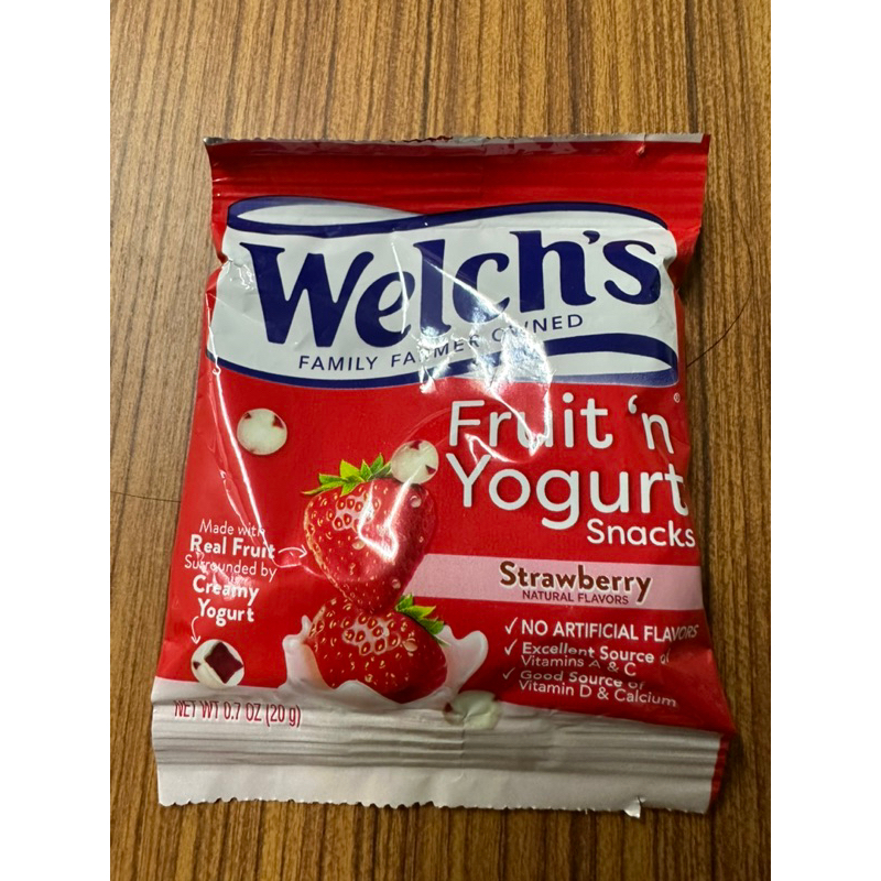 ขนมนำเข้าจากอเมริกา 🇺🇸 Welch's Fruit yogurt Snack เยลลี่รสโยเกิร์ตสตรอเบอร์รี่ แบ่งขาย 1 ถุง 0.7 OZ (20g)