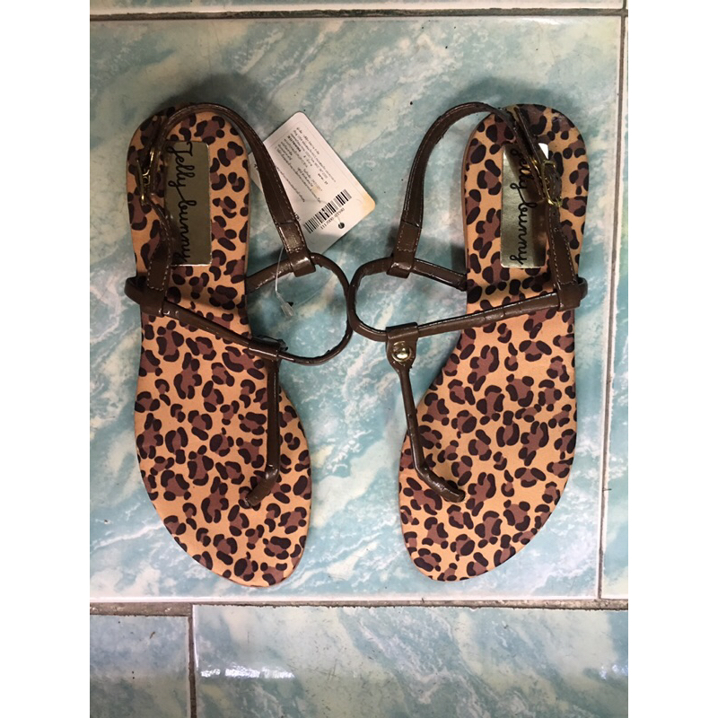 รองเท้าแตะรัดส้นลายเสือ จาก jelly bunny