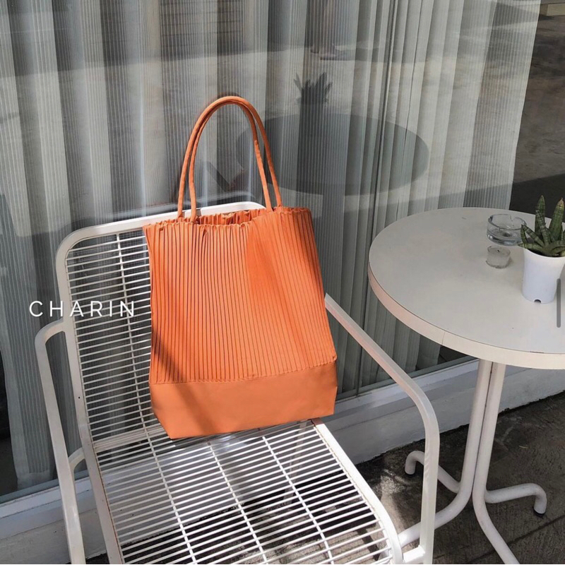 Charin.brand รุ่น Tote 14*15นิ้ว ทุกเฉดสี ทุกลาย!!