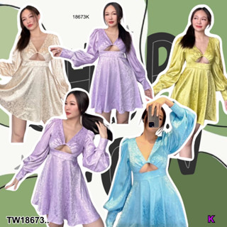 👗Pfashion [ส่งไวมาก🚛] P18673 เดรสสั้น เว้าอกเบาๆ แขนยาว..