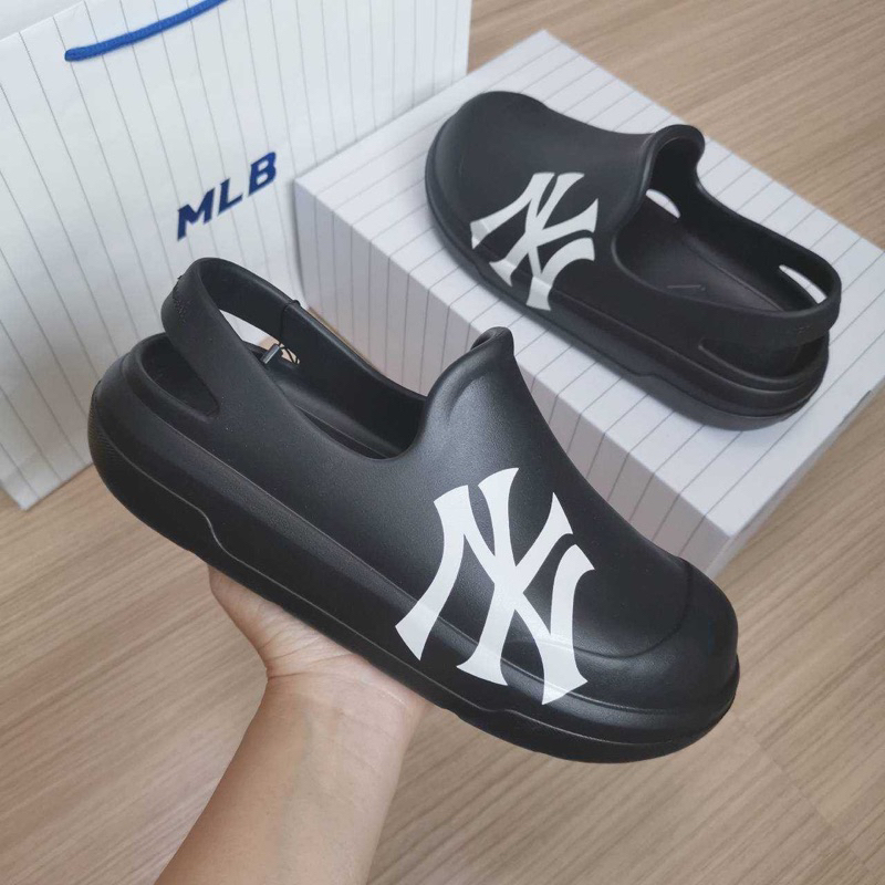 พร้อมส่งไซส์25cm/39eu *รุ่นนี้ใส่ลดไซส์หรือตรงไซส์ MLB Chunky Bouncer Clog Sandal NY แตะสีดำ logo NY