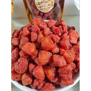สตอเบอร์รี่อบแห้ง 250 กรัม ไม่น้ำตาลเปรี้ยวหวานธรรมชาติ เกรดพรีเมี่ยม เปรี้ยวนำ