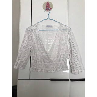 เสื้อ zara size m สีขาวผ้าลูกไม้