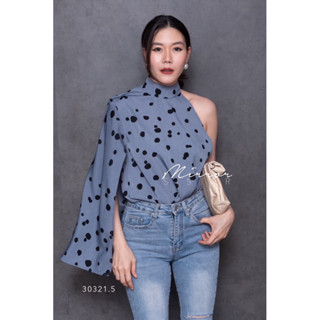 HoT DoT BLoUSE•• เสื้อลายจุดตัวเก๋ ดีเทลสวยชิค ด้วยดีไซน์โฉบเฉี่ยวเปรี้ยวซ่า ข้างซ้ายแขนกุด ข้างขวาแขนผ่าแหวกอำพรางแขน