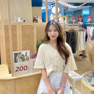 🍎 ลด45.-โค้ดWYQESS🍋nature.bkk - TPN1141 เสื้อลูกไม้แขนผีเสื้อ meringue lace top
