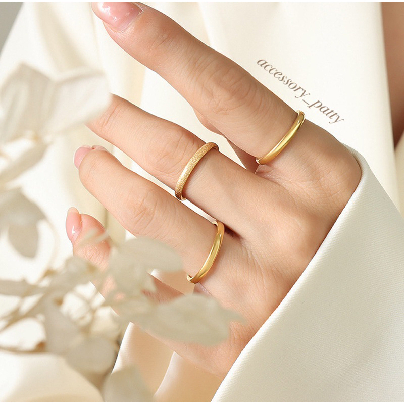 แหวนสแตนเลส รุ่นR05 minimal set (1set=3วง)ค่ะ รุ่นนี้ไม่ลอกไม่ดำค่ะ งานตัวเรือนstainless ค่ะ ใส่แยกใส่รวมก็สวยเริ่ดค่ะ