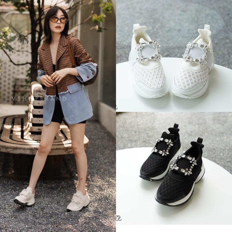 รอง SNEAKER วัสดุเป็นผ้าผสมหนัง สินค้ามาแต่ละรอบอาจมีการปรับทรงนิดหน่อย*เลื่อนดูรูปเพิ่มเติมที่แอดมินลงเพิ่มเติมนะคะ