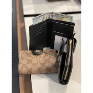 MEDIUM CORNER ZIP WALLET IN SIGNATURE CANVAS (COACH C0082) IM/KHAKI/BLACK