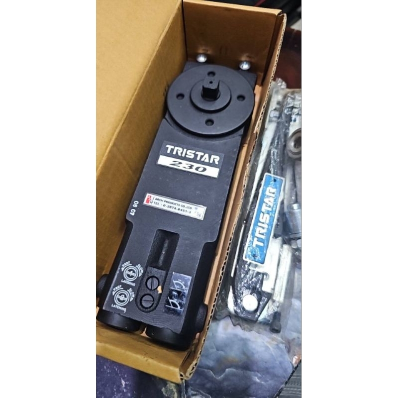 โช้คซ่อนในวงกบ คุณภาพดีมาก​สำหรับบาน กว้าง 800-950 มม." VVP "OC-35(10nm.)TRISTAR CONCEALED OVERHEAD 