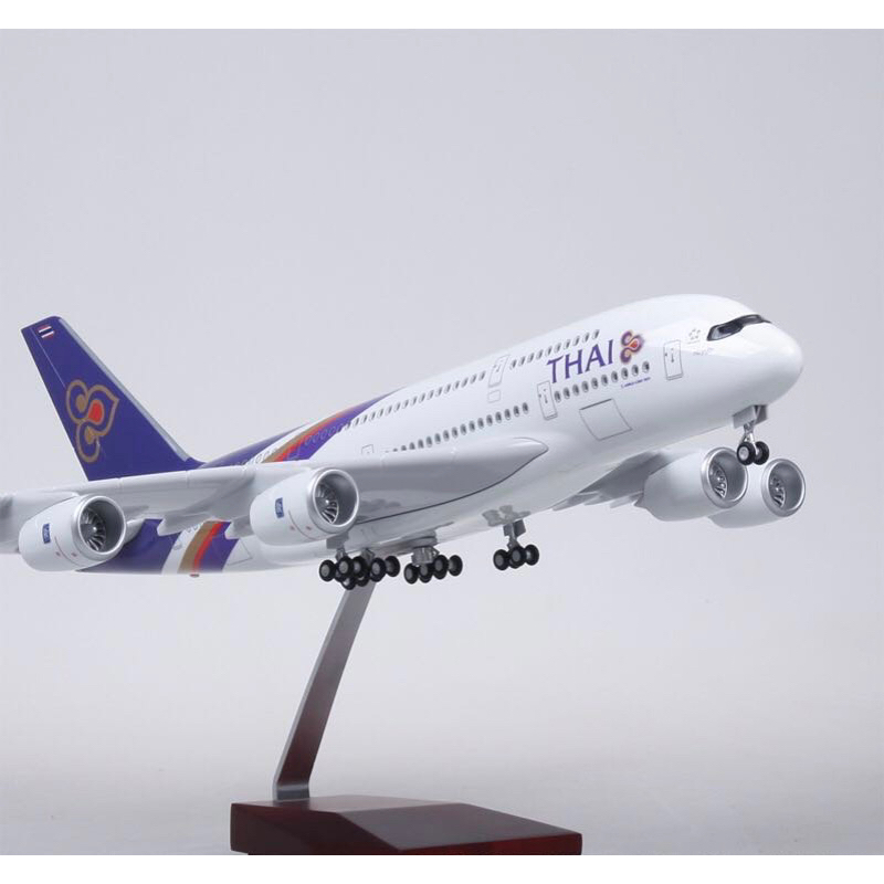 โมเดลเครื่องบินลำใหญ่ scale:1:160มีไฟในห้องโดยสาร งานจริงสวยมากก