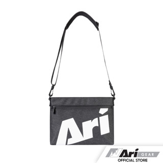 ARI TOP DYED SACOCHE BAG - BLACK/WHITE กระเป๋า สะพายข้าง อาริ สีดำ