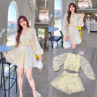 NATTA ชุด Set ผ้างานปัก 2 ชิ้น เสื้อแขนแยว แต่งดีเทลด้านชายเสื้อ น่ารักมากจ้า มาพร้อมกางเกงขาสั้น