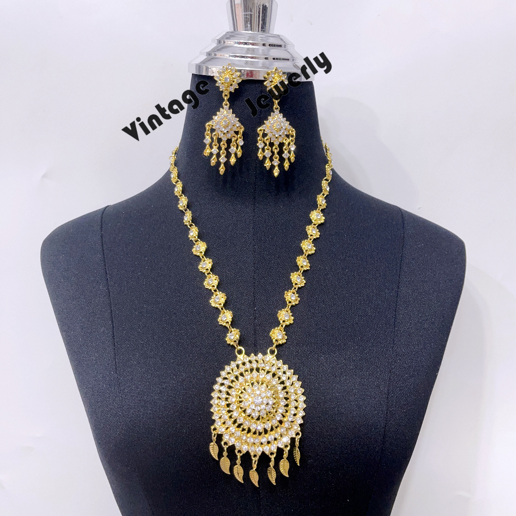 Vintage jewelryขายราคาต่ำรวมทั้งสร้อยคอและต่างหูหนีบเครื่องประดับไทย เครื่องประดับชุดไทยประยุกต์ ดอกกุหลาบสีทอง