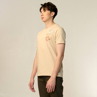 ENHANCED NEUTRALS CUSTOM FIT CREW NECK T-SHIRT WITH GRAPHIC PRINT เสื้อยืดคอกลมสีครีม ENHANCED NEUTRALS พิมพ์ลายกราฟิก