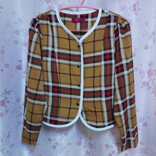 เสื้อครอป แขนยาว ลายสก๊อต สีน้ำตาลตัดแดง
