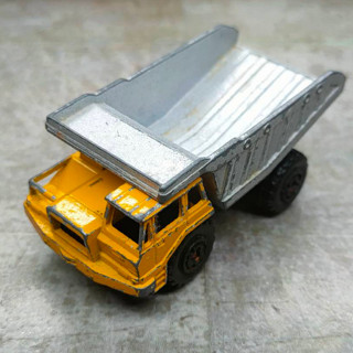 รถเหล็ก  Majorette(มาจอเร็ตต์)  โมเดลรถ Vintage Majorette Dump Truck ‘Benne Carriere’ Yellow ECH=1/110