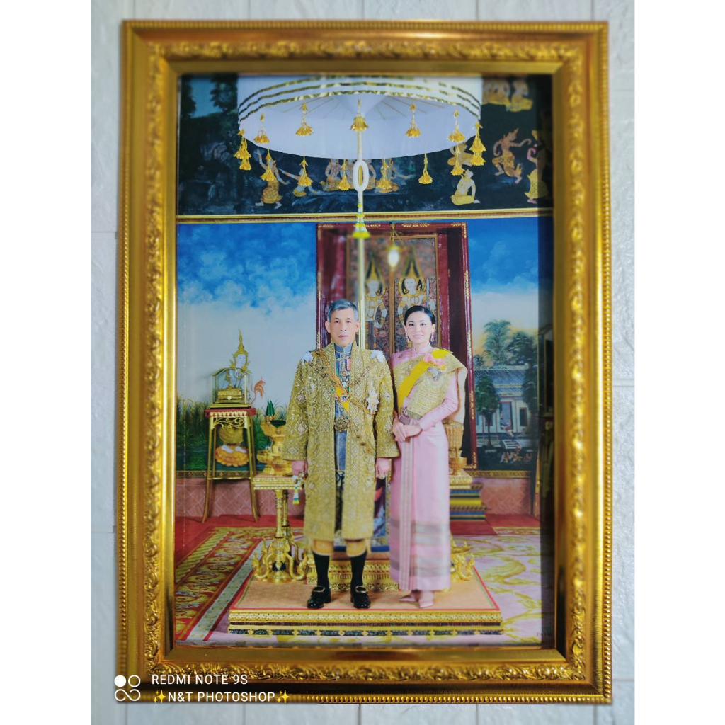 ร้านภาพมงคล888 ภาพ ร.10พร้อมราชินี ขนาด10×15นิ้ว ใส่กรอบทองอย่างดี ขนาดภาพ10×15นิ้ว ขนาดรวมกรอบ 13×18 นิ้ว ราคา ถูกที่สุด ดีลบีเคเค แกลเลอรีภาพที่ 2