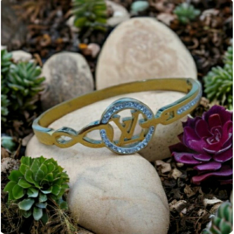 กำไลสแตนเลสลาย Louis Vuitton