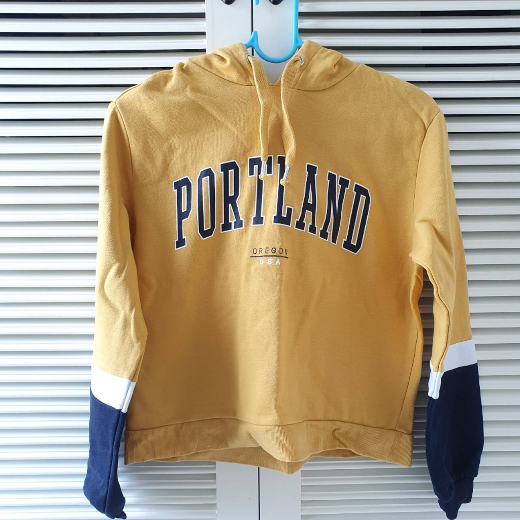 (มือสอง) เสื้อ Hoodie H&M สีเหลืองแขนยาว