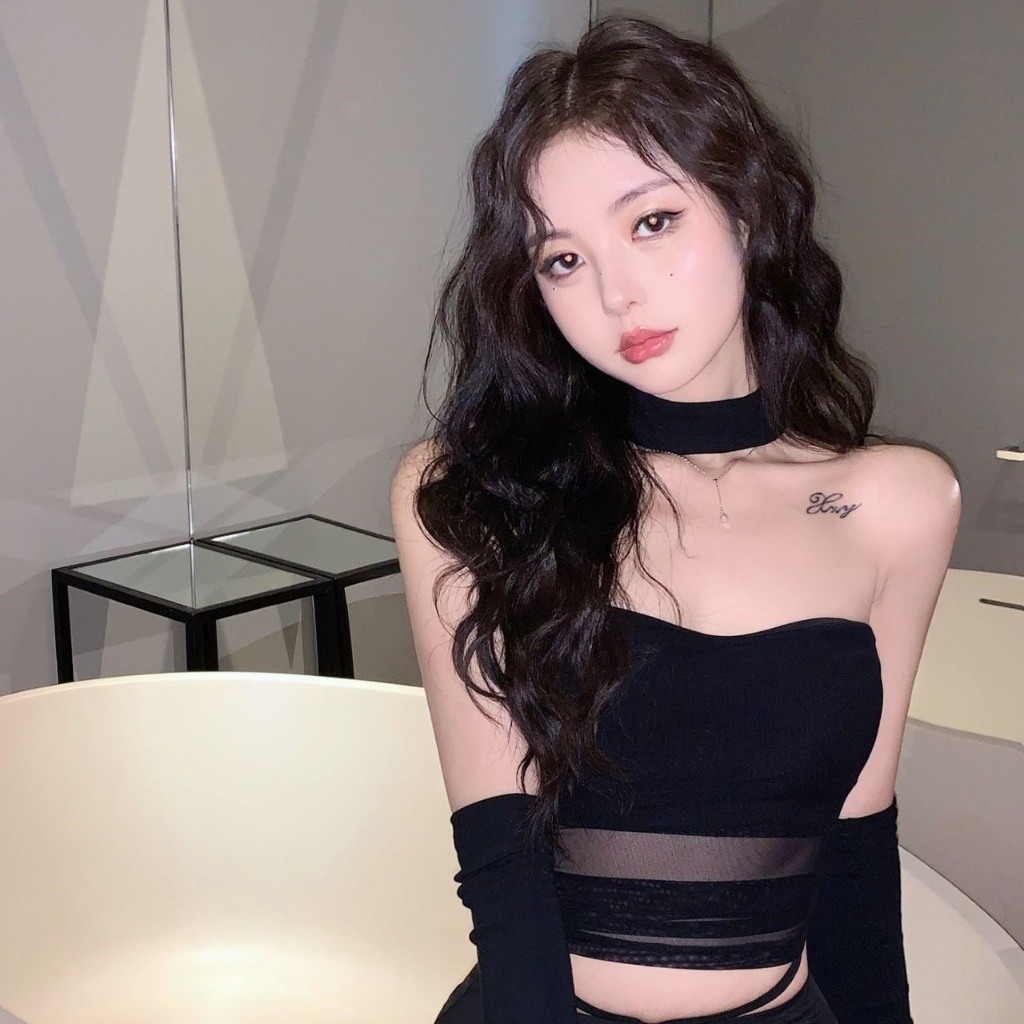 ꕥCatalog Fashionꕥ เสื้อเกาะอกผ้าซีทรูตัวยาว สีดำ พร้อมโช้คเกอร์และปลอกแขน - รูปที่ 4