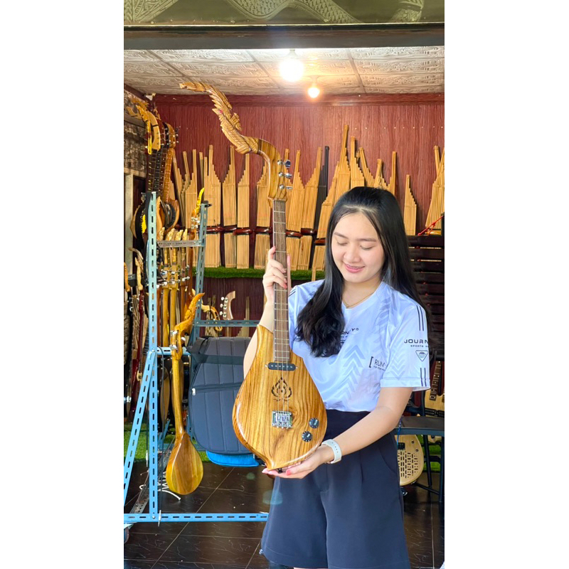 [สินค้าใหม่] พิณ พิณโปร่งไฟฟ้า ไม้สัก แถมเครื่องตั้งสาย สายสะพาย สายแจ็ค หนังสือและปิ๊กดีด ราคา ถูกที่สุด ดีลบีเคเค แกลเลอรีภาพที่ 6