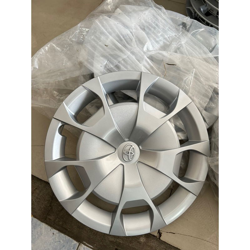 400฿ต่อ1ฝา TOYOTA16"ฝาครอบล้อกะทะรถยนต์มือสองขอบ16"รุ่นใหม่ล่าสุดยังไม่ผ่านการใช้งานใดๆแกะจากถุงเลย