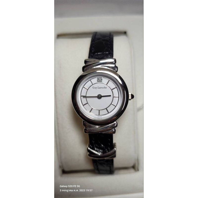 นาฬิกาข้อมือผู้หญิง Guy Laroche like new สภาพซื้อมาไม่ได้ใส่ เก่าเก็บ อปก ครบ ซีลด้านหลังยังไม่แกะ