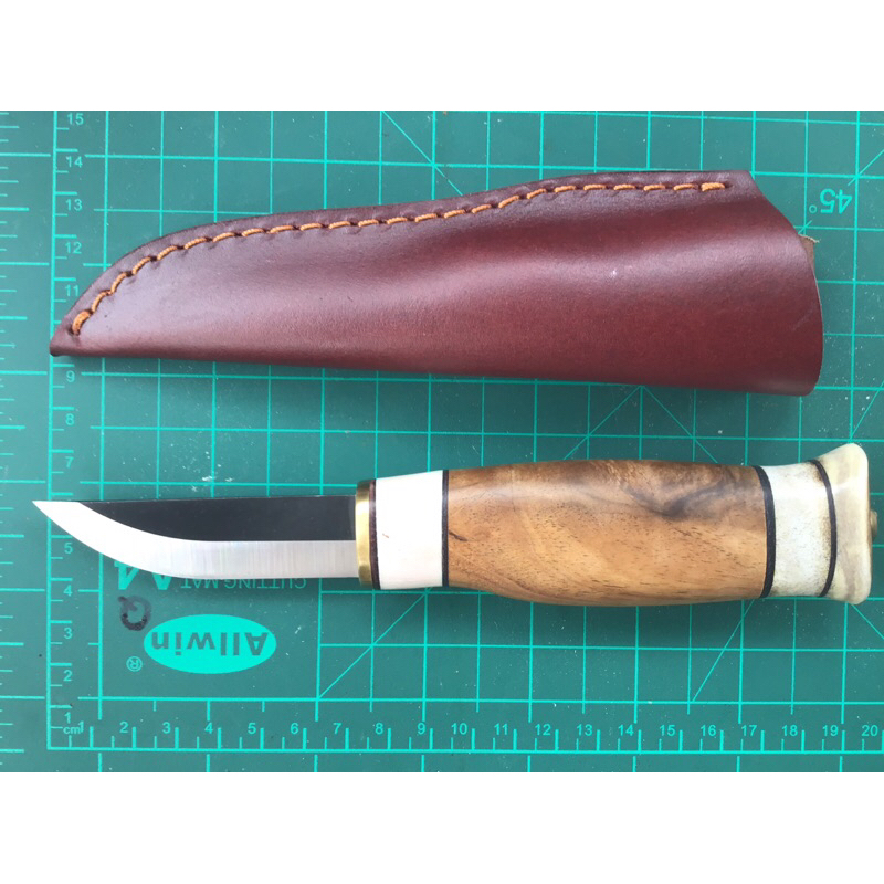 มีด สไตล์สแกนดิเนเวีย สไตล์ puukko knife ด้ามเขากวางและไม้ลายสวย