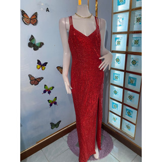 MAXI DRESS งาน L.A. GLO usa เดรสปักดิ้นวิ้งในเนื้อผ้าทั้งชุด ติดกลิตเตอร์วิ้งทั้งชุด หลังแต่งเพชรแถว สายสปาเก็ตตี้สีแดง