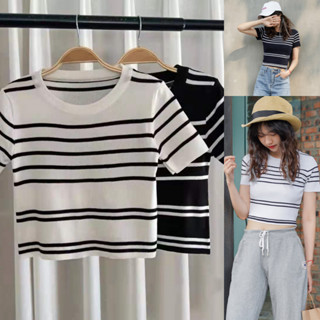 👚Anna👚🌟​พร้อมส่ง​🌟​เสื้อไหมพรมคอกลม แขนสั้น ลายทางผ้านิ่มใส่สบายมากคิ้วๆมิติการเลือกขาว - ดำ98041-1