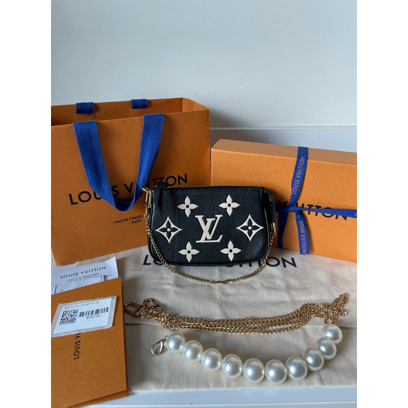 Lv mini pochette leather Y.23 Used once