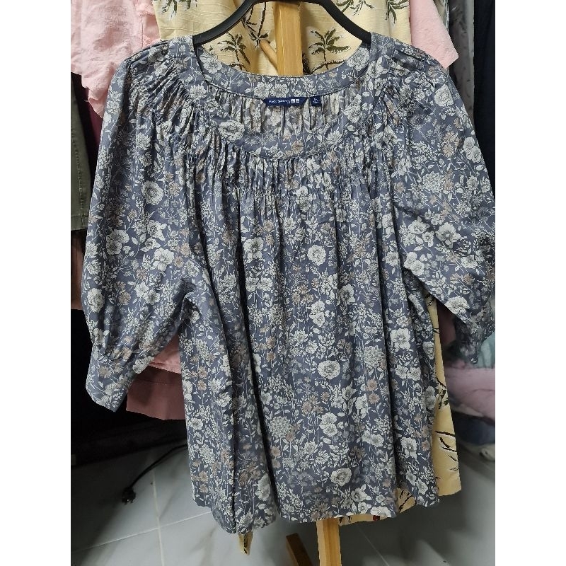 เสื้อ UNIQLO studio sanderson  size xl มือสอง