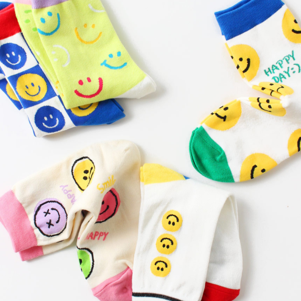 Chacha socks - ถุงเท้าข้อยาว หน้ายิ้ม แบรนด์ kikiya ถุงเท้าเกาหลี