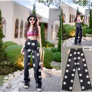 back up jeans bu5622-1กางเกงยีนส์ผ้าด้านทรงกระบอกสีดำติดดอกไม้สีขาว