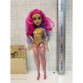 Descendants Audrey Singing Doll, Sings Queen of Mean ตำหนิเยอะตามภาพ ไม่มีถ่านเทสนะคะ ตีเป็นไม่ติดค่ะ สภาพ80% หัวสวยค่ะ