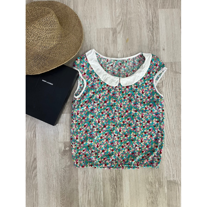 ส่งต่อเสื้อ สายสดใสคอบัวน่ารักๆ