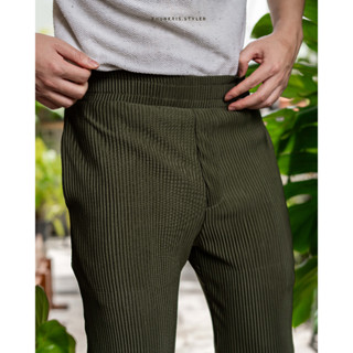 Pleated Pants - Navy Green กางเกงพลีท สีเขียวเนวี - Khunkris.Styler