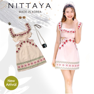 NITTAYA:เดรสคอเหลี่ยมปักเป็นดอกแดง(*รบกวนเช็คสต๊อกก่อนกดสั่งซื้อ)