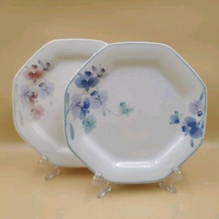 ชุดจานคู่​ Noritake ได้รับ​ 2 ใบ