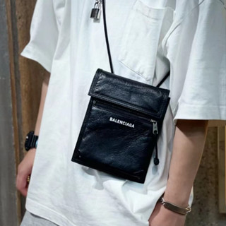 กระเป๋าใส่มือถือBalenciaga/สายสะพายปรับได้/รุ่นผู้ชาย/สต๊อกไทย/จัดส่ง24ชม