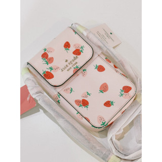 กระเป๋าเเบรนด์เนมเเท้100% ราคาถูกมาก งานมีป้ายครบมือ1 Kate Spade Staci wild Strawberries 🍓🍓🍓NS flap phone crossbody พร้อ