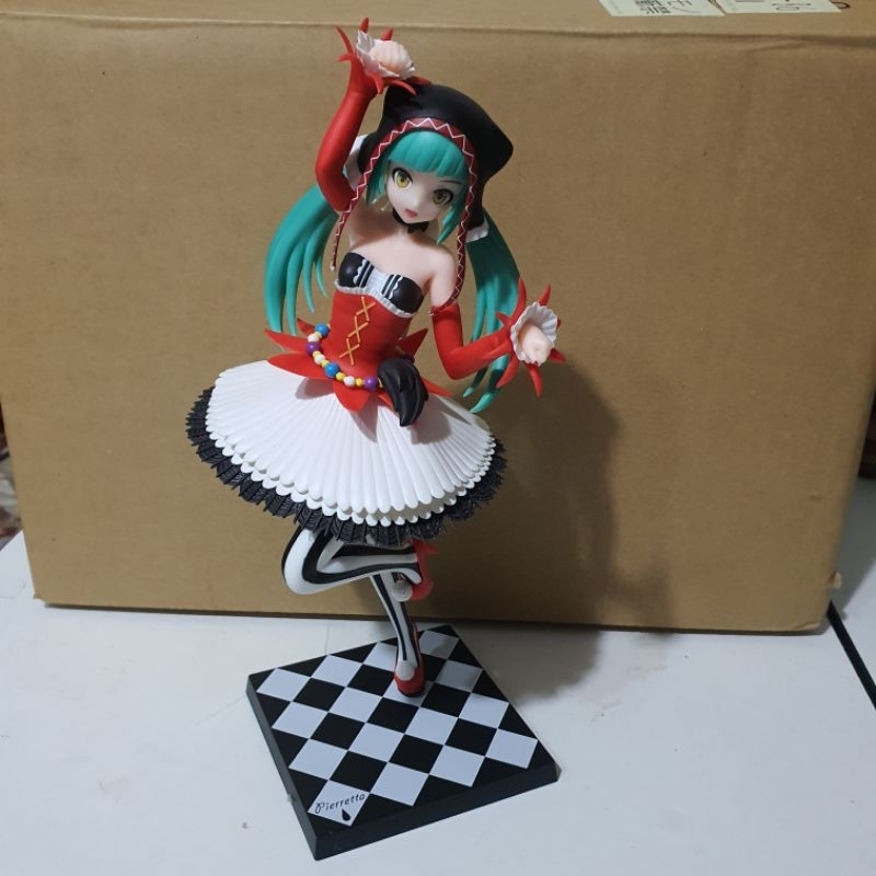 hatsune miku pierretta figure