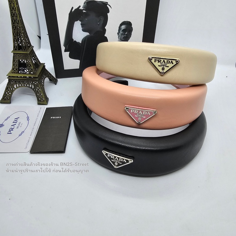 Prada triangle-logo leather headband ที่คาดผมปราด้า งานหนังเนื้อโฟม พองนุ่ม แต่งด้วยเพลทโลโก้ งานสวย หนังนุ่มมาก