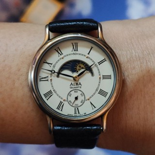 นาฬิกา Vintage Alba หน้าพระจันทร์ 2เข็มครึ่ง ระบบถ่าน boy size ใส่ได้ทั้งชายหญิง หลักโรมันเรียบหรู