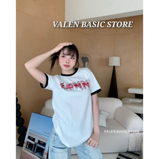 VALEN BASIC STORE 🖤❤️เสื้อยืดสีขาวก้นคอแขนดำอกสกรีนอักษรกราฟิก