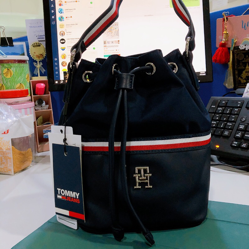 Tommy hilfiger ทรงขนมจีบ